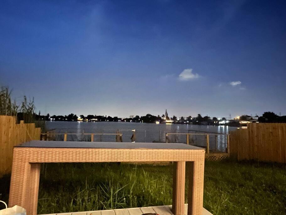 Supervilla - Lakefront - Sunsets, Kayaks, Grill 포트 로더데일 외부 사진