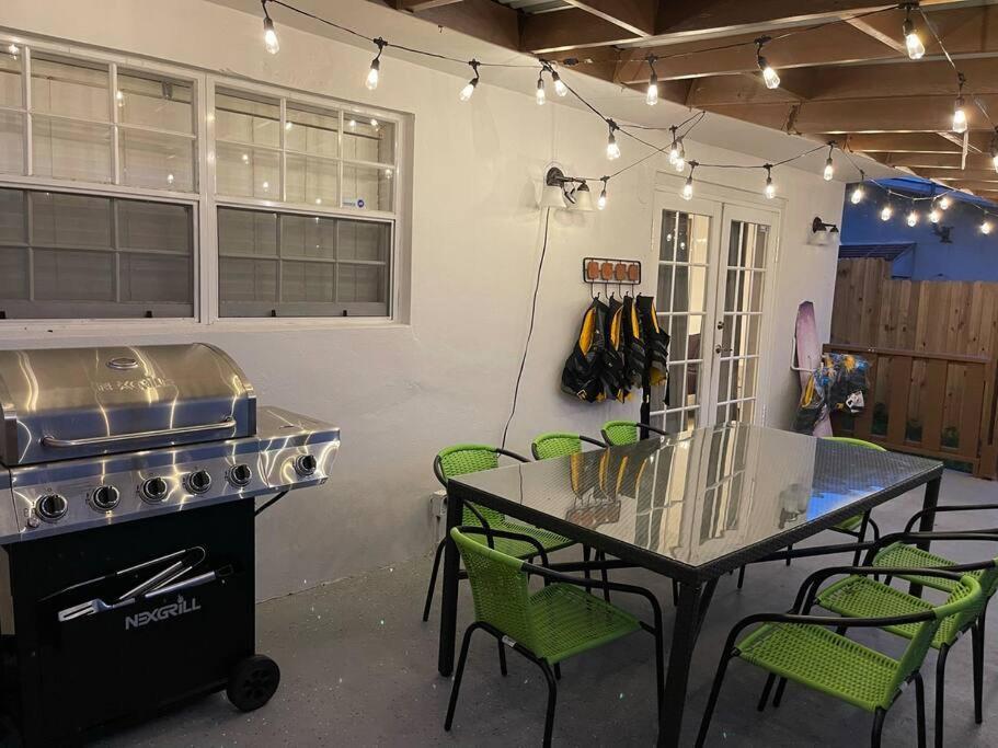 Supervilla - Lakefront - Sunsets, Kayaks, Grill 포트 로더데일 외부 사진