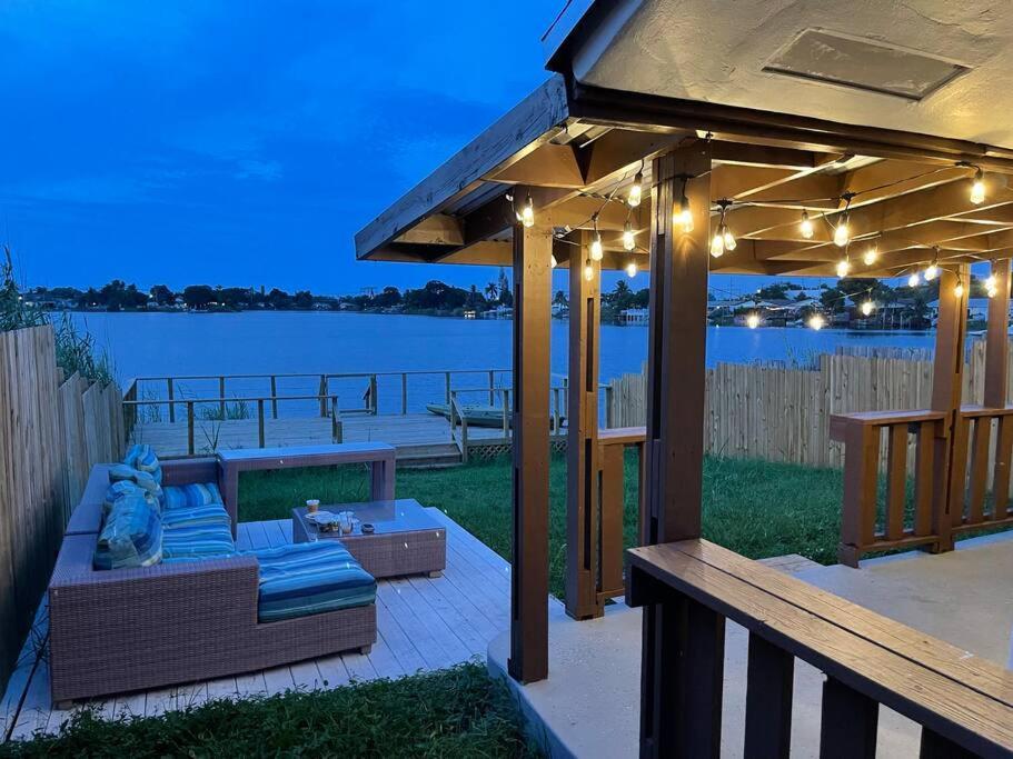 Supervilla - Lakefront - Sunsets, Kayaks, Grill 포트 로더데일 외부 사진