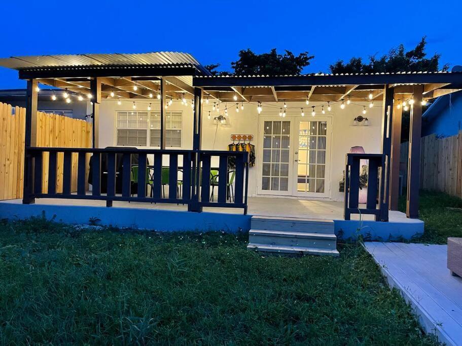 Supervilla - Lakefront - Sunsets, Kayaks, Grill 포트 로더데일 외부 사진