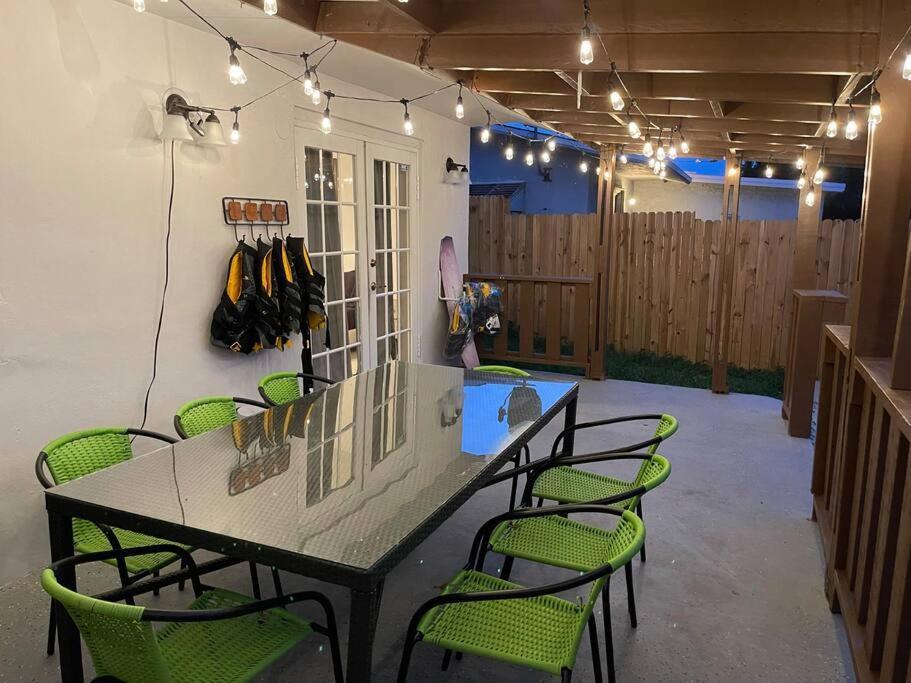 Supervilla - Lakefront - Sunsets, Kayaks, Grill 포트 로더데일 외부 사진