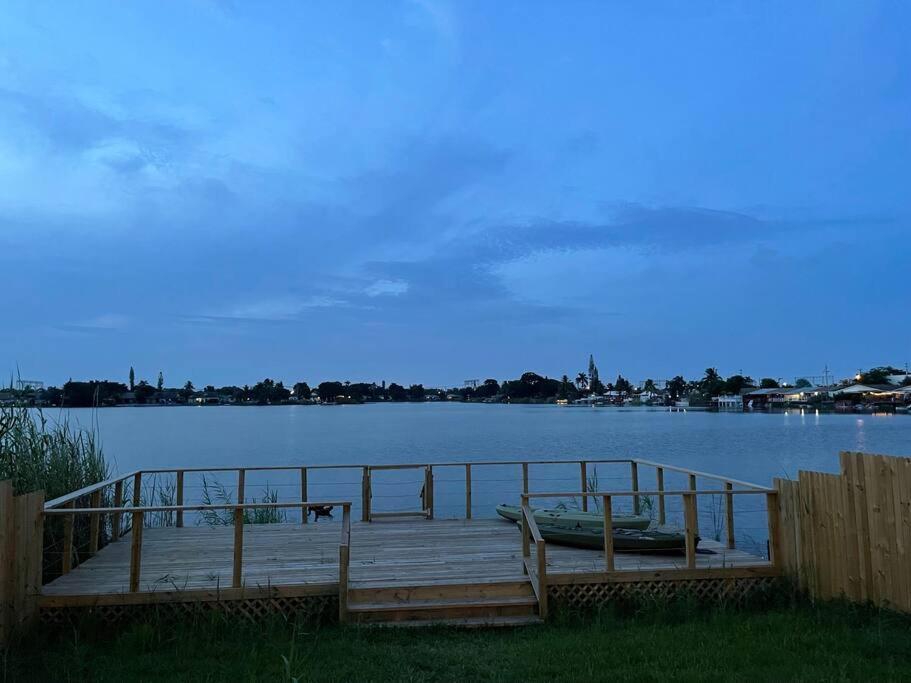 Supervilla - Lakefront - Sunsets, Kayaks, Grill 포트 로더데일 외부 사진